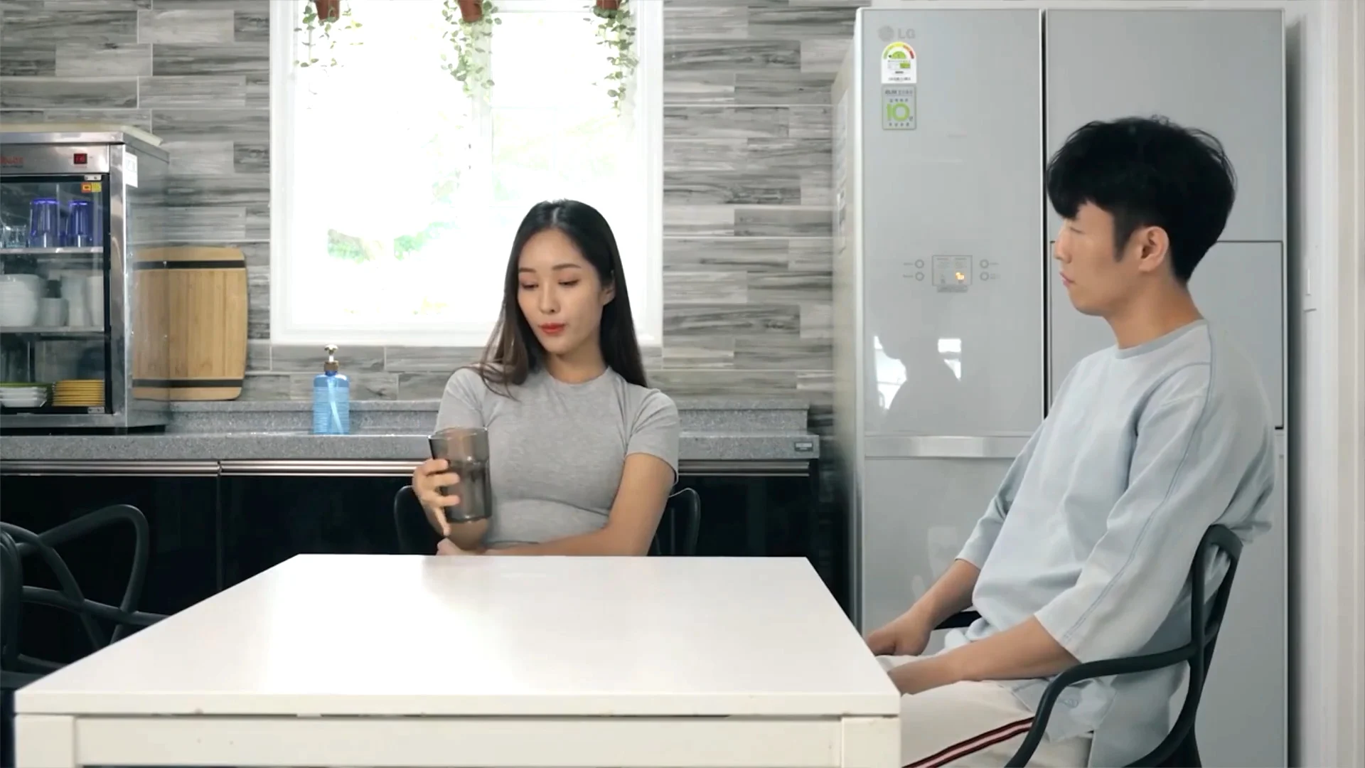 Cô gái thuê nhà trọ Full