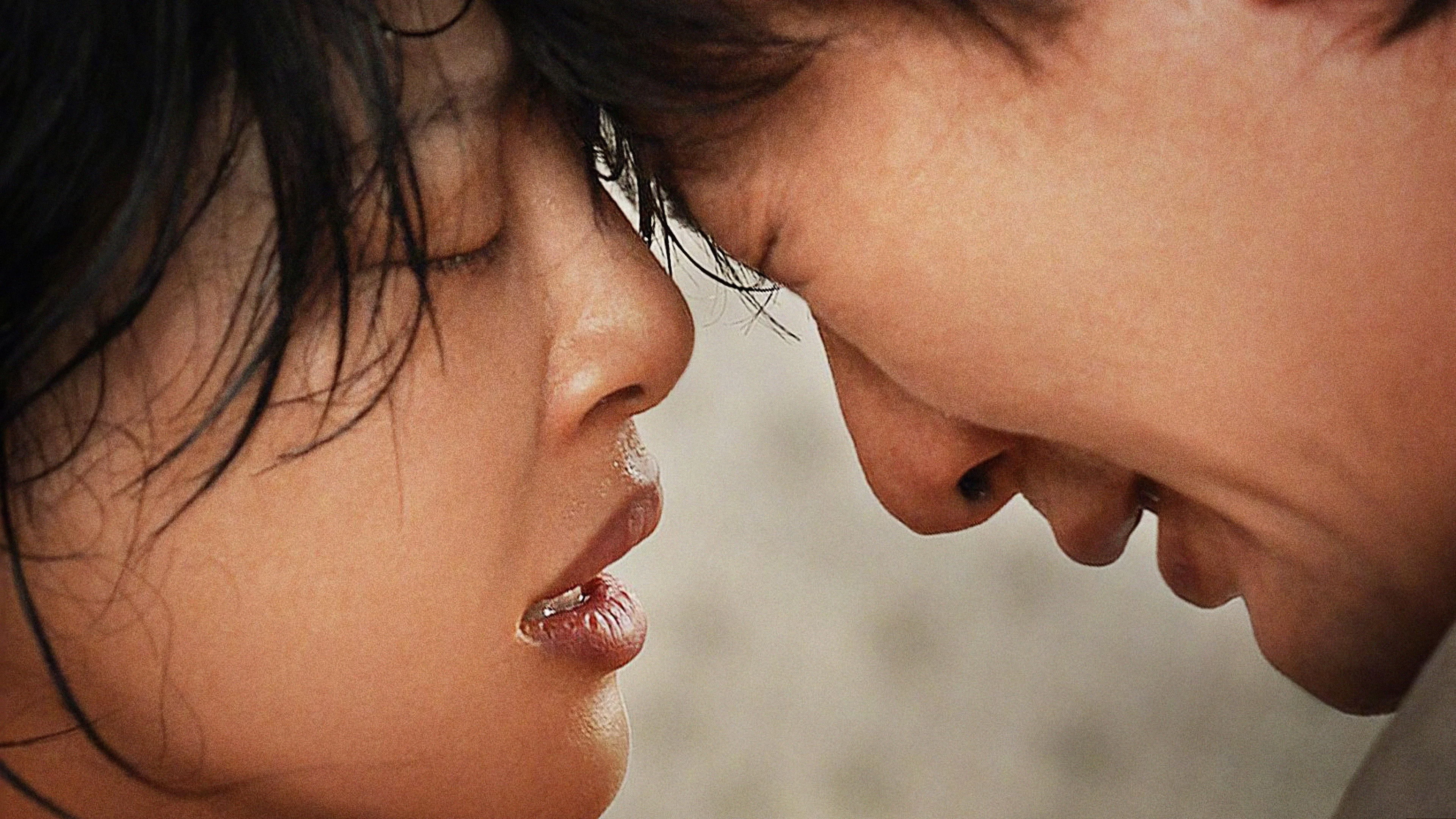 Mặt Trời Treo Giữa Bầu Trời Full